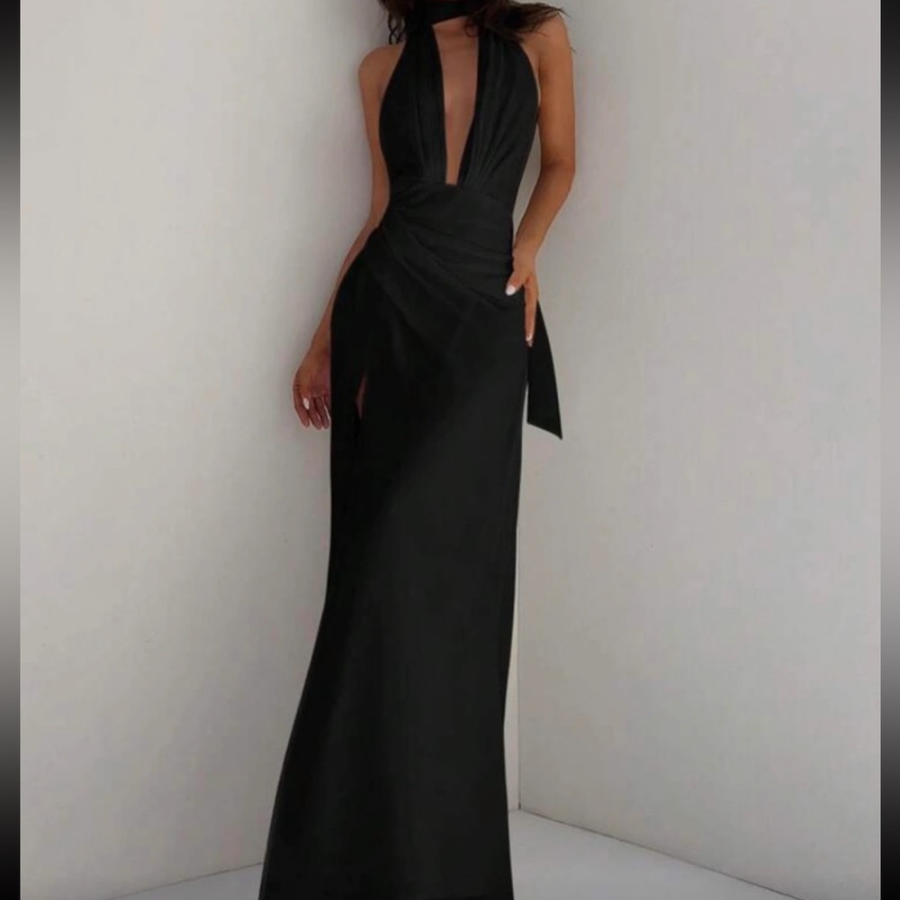 Chic Black Backless Evening Gown
